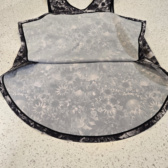 Lululemon Athletica Black and White Floral Athletic Tank Top - Picture 5 of 5